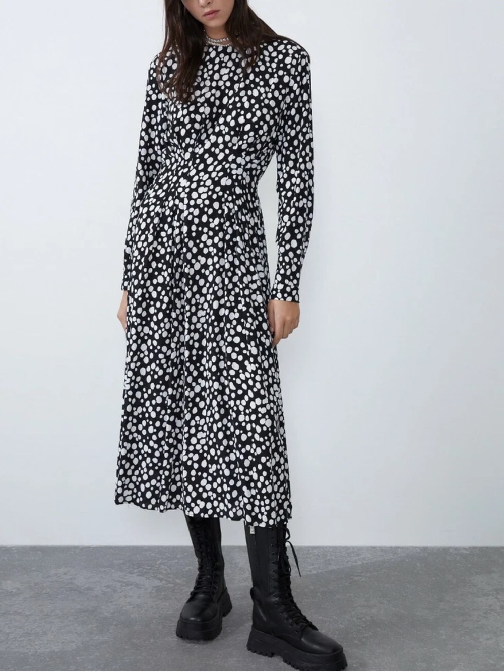 ZARA Printed Midi Dress in Black and White Size Medium
